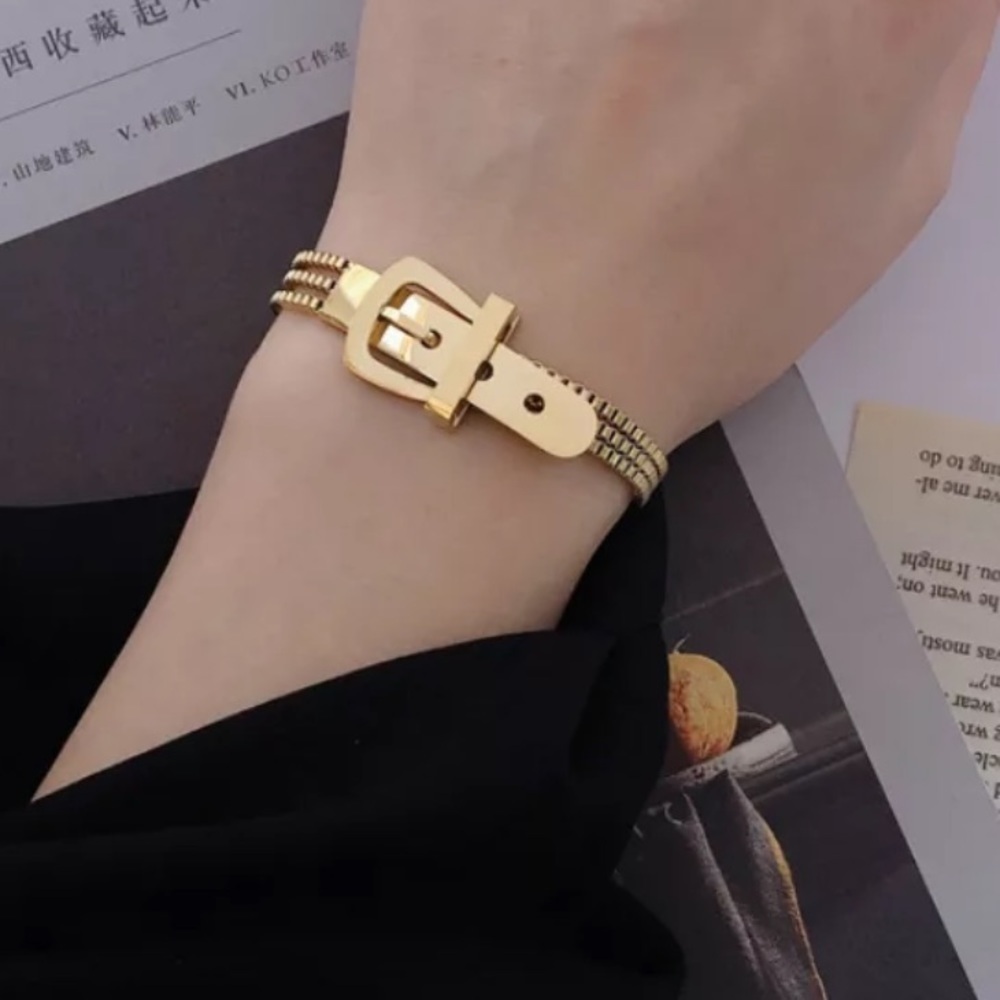 ✨NEW Gold Buckle Triple Chain Bracelet